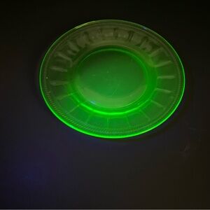 Green Depression Uranium Glass Plate Anchor Hocking Block Pattern 8 inch Plate